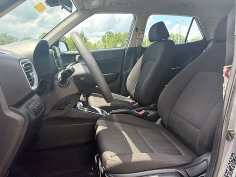 Used 2021 Hyundai Venue SE FWD image 16