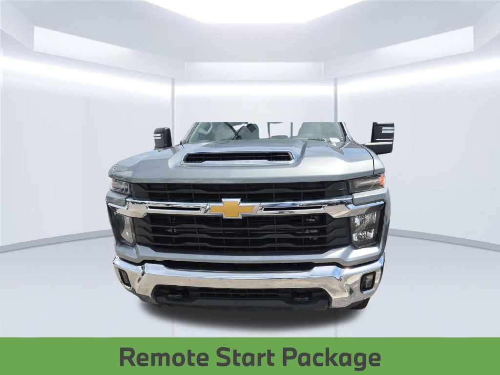 Used 2024 Chevrolet Silverado 3500 LT w/ Convenience Package AWD/4WD image 4