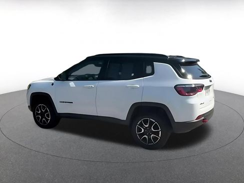 Used 2025 Jeep Compass Trailhawk AWD/4WD image 10