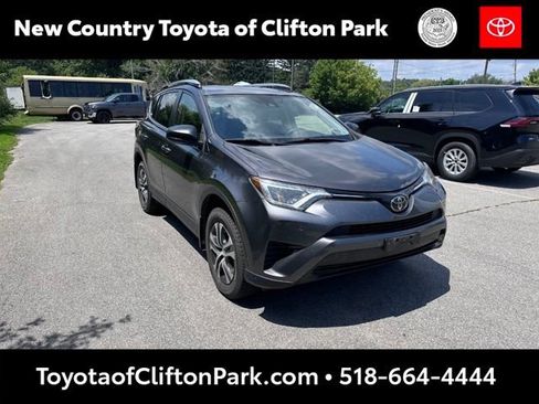 Used 2018 Toyota RAV4 LE AWD/4WD image 1