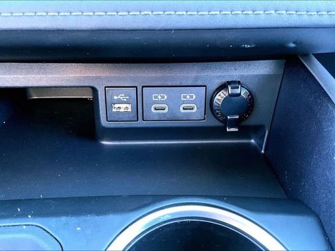 Used 2023 Toyota Highlander XLE image 16