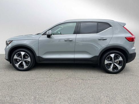 Certified 2025 Volvo XC40 B5 Plus AWD/4WD image 7