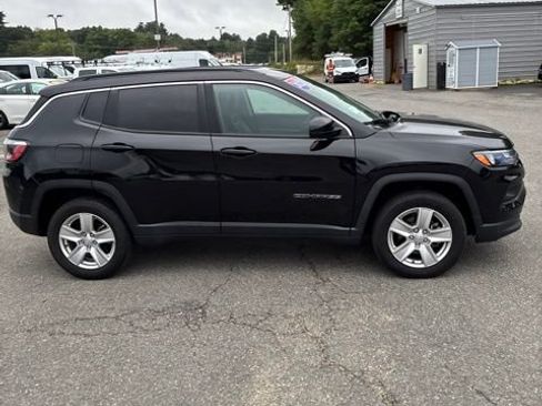Used 2022 Jeep Compass Latitude AWD/4WD image 2