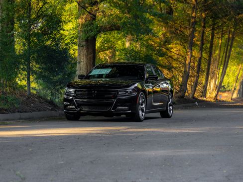 Used 2017 Dodge Charger SXT w/ Plus Group RWD image 42