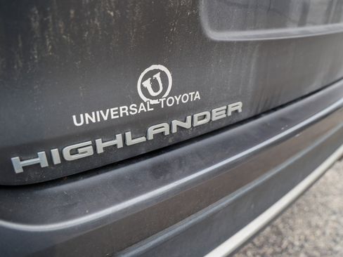 Used 2024 Toyota Highlander XSE FWD image 12