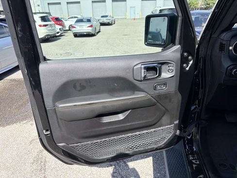 Used 2025 Jeep Wrangler Unlimited Sahara w/ Safety Group AWD/4WD image 18