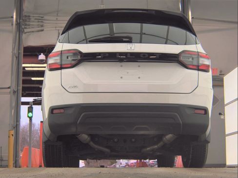 Used 2023 Honda Pilot LX image 5