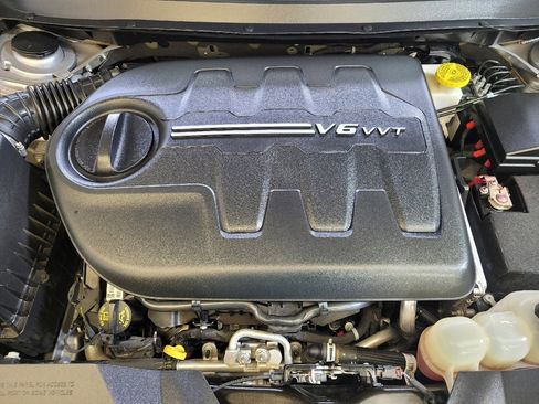 Used 2020 Jeep Cherokee Limited image 30