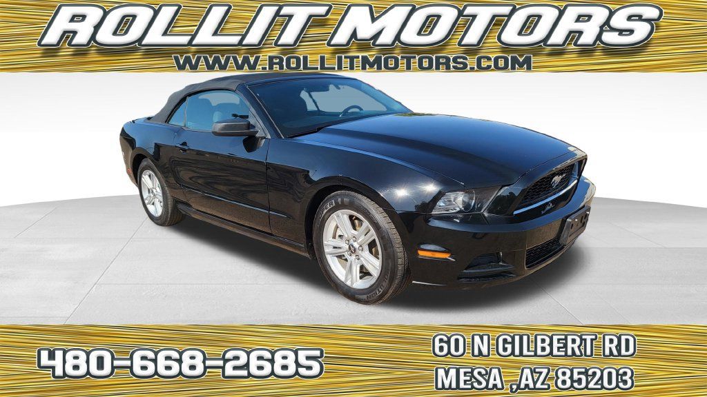 Used 2014 Ford Mustang Convertible RWD image 1