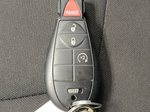 Used 2019 Jeep Cherokee Latitude w/ Cold Weather Group FWD image 32