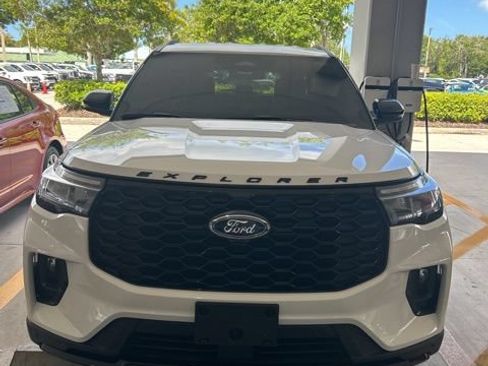 Used 2025 Ford Explorer ST-Line w/ Premium Package RWD image 2