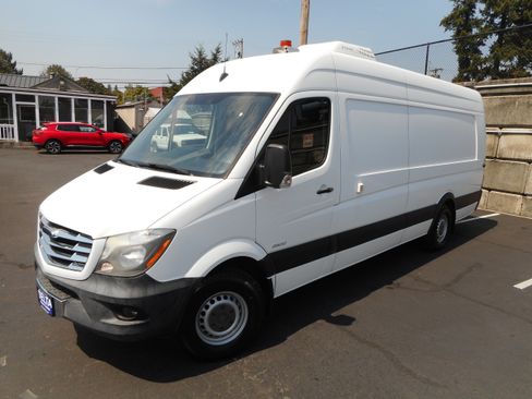 Used 2014 Freightliner Sprinter 2500 RWD image 5