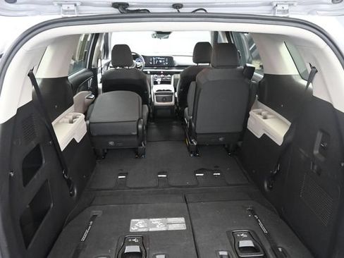 Used 2022 Kia Carnival LX FWD image 22