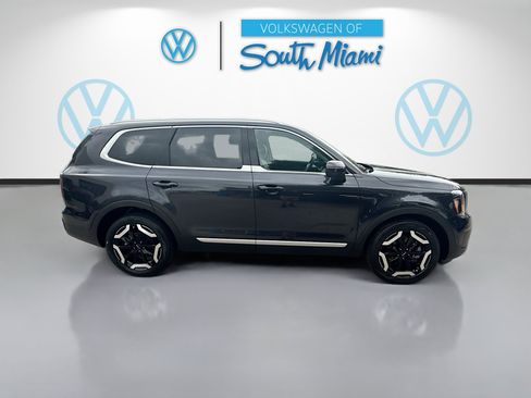 Used 2025 Kia Telluride EX w/ EX Captain's Chair Package FWD image 8