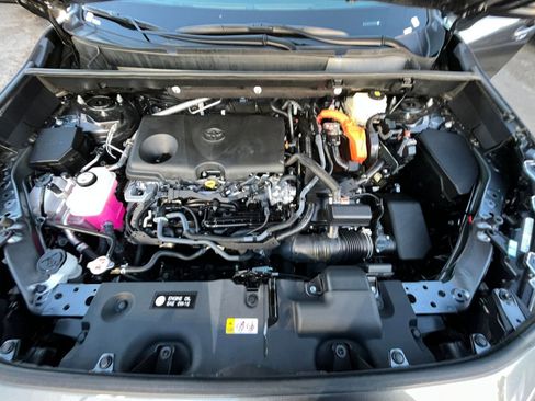 Used 2025 Toyota RAV4 LE image 31
