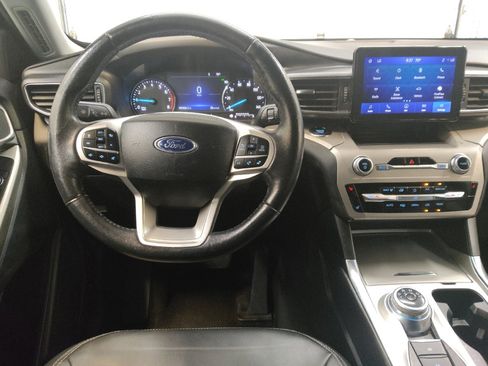 Used 2022 Ford Explorer XLT w/ Equipment Group 202A AWD/4WD image 22