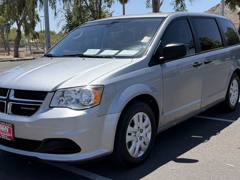 Used 2020 Dodge Grand Caravan SE w/ UConnect Hands-Free Group FWD image 1