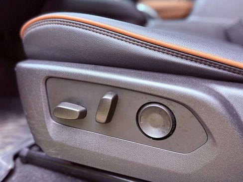 Used 2024 GMC Canyon AT4 w/ Technology Package image 24