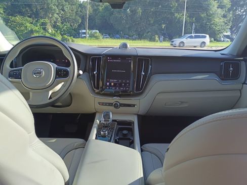 Used 2023 Volvo XC60 T8 Ultimate AWD/4WD image 7