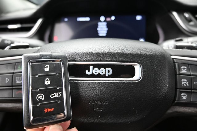 Used 2023 Jeep Grand Cherokee Limited w/ Black Appearance Package AWD/4WD image 48