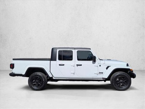 Used 2022 Jeep Gladiator Sport image 4