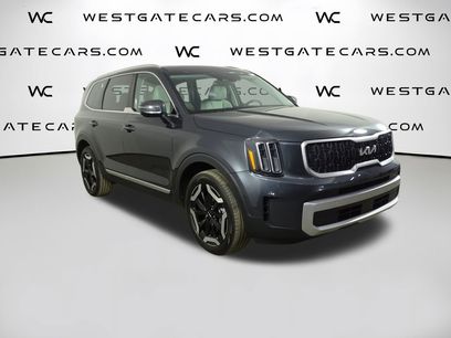 Used 2024 Kia Telluride EX w/ EX Captain's Chair Package