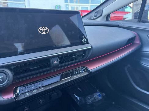 Used 2025 Toyota Prius Plug-In Hybrid image 12