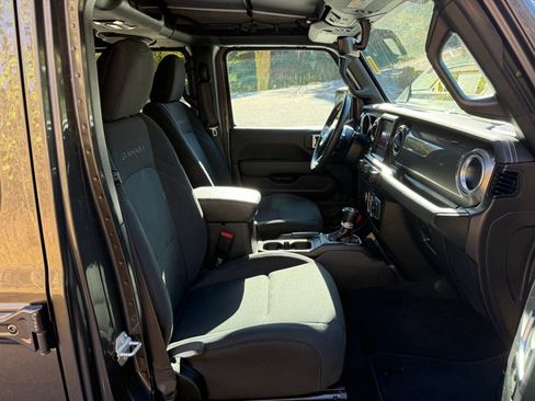 Used 2022 Jeep Wrangler Unlimited Sahara w/ Cold Weather Group image 20