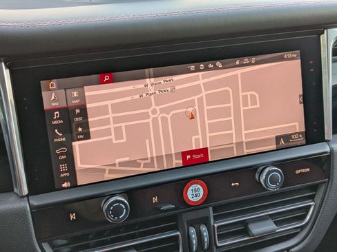 New 2026 Porsche Macan image 18