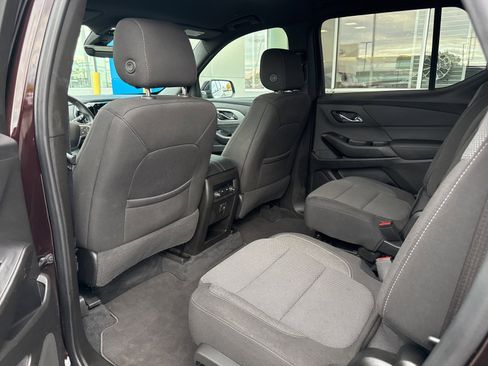 Used 2023 Chevrolet Traverse LT w/ Rear Camera Mirror Package image 16