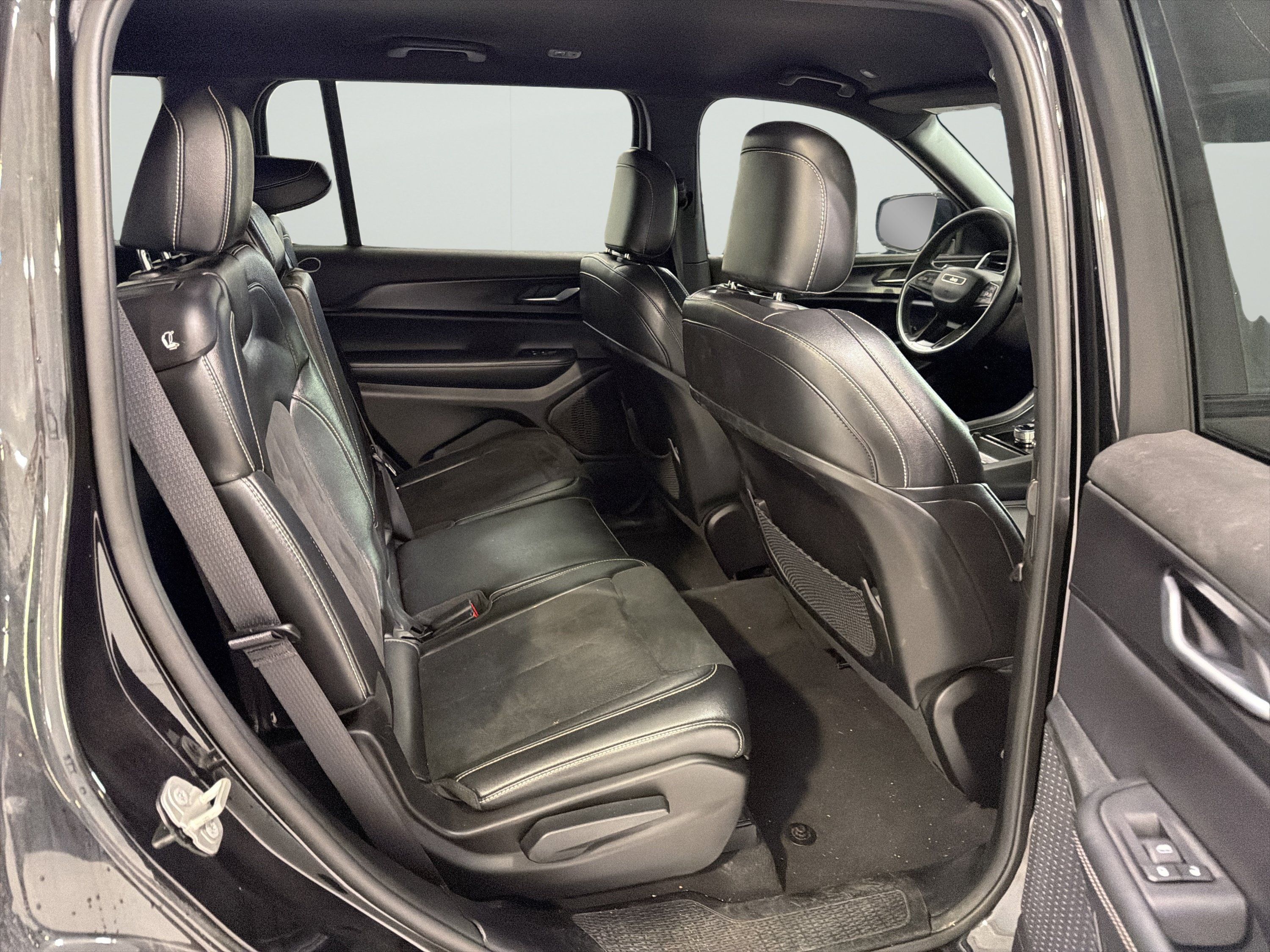Used 2024 Jeep Grand Cherokee L Laredo AWD/4WD image 13
