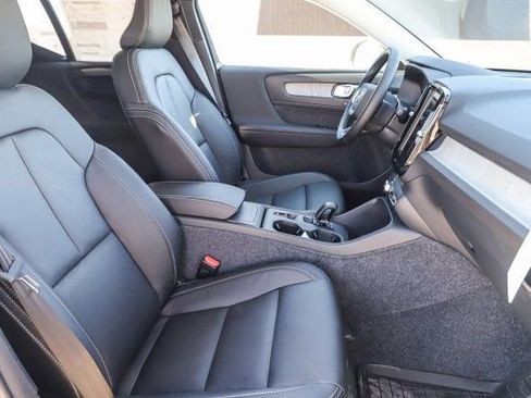 Used 2025 Volvo XC40 B5 Core w/ Protection Package Premier image 19