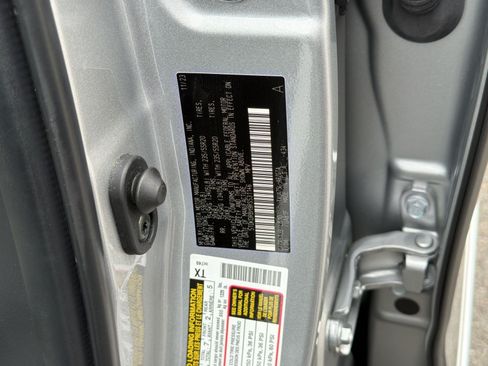 Used 2024 Toyota Highlander Limited AWD/4WD image 30