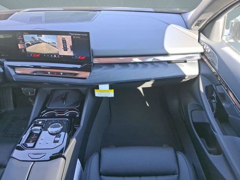 New 2026 BMW 540i xDrive w/ M Sport Package image 28