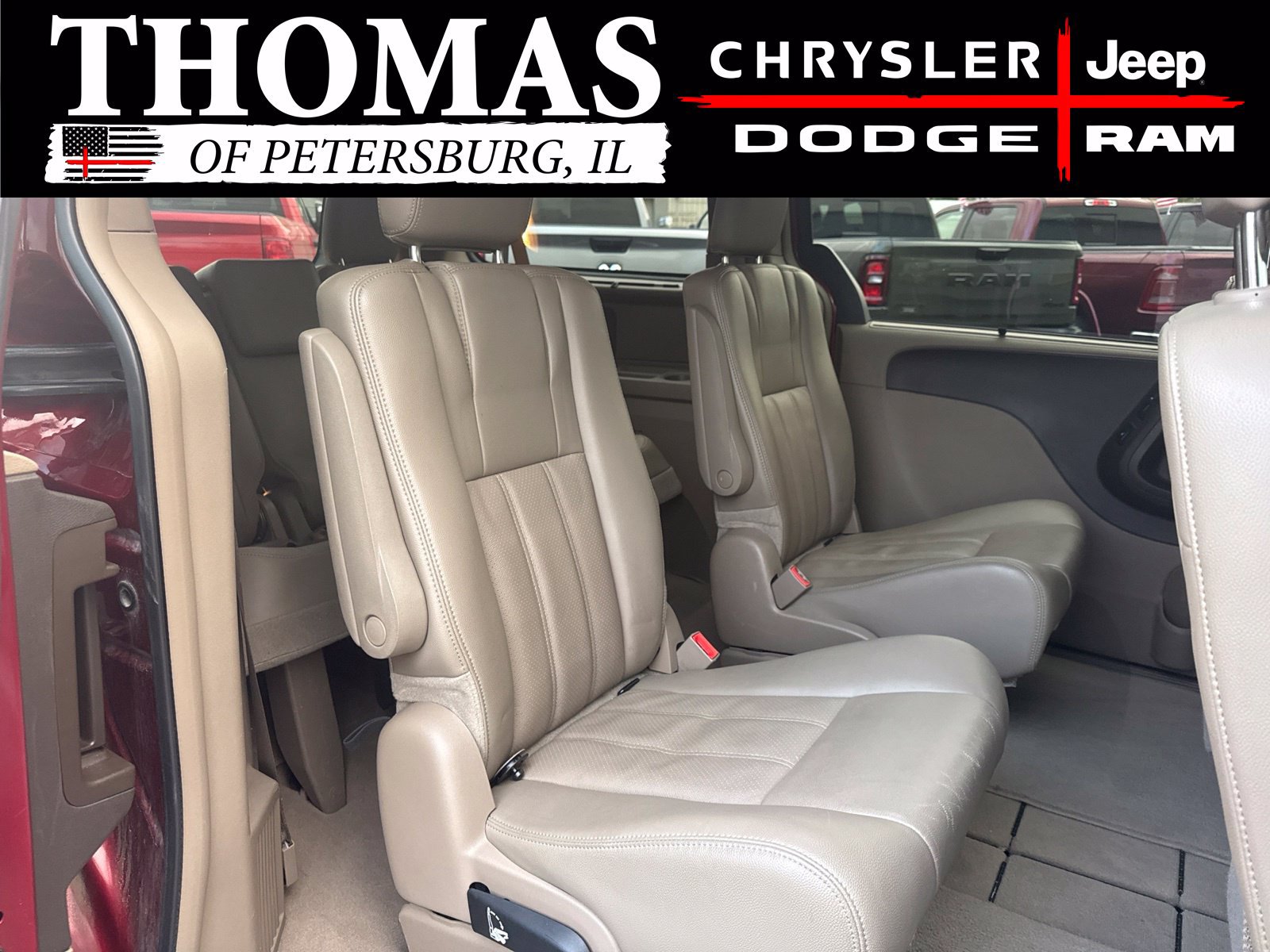 Used 2013 Chrysler Town & Country Touring-L FWD image 28