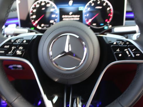 New 2025 Mercedes-Benz S 580 4MATIC Sedan image 23