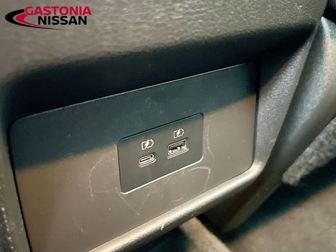 Used 2023 Nissan Rogue SL w/ SL Premium Package image 32