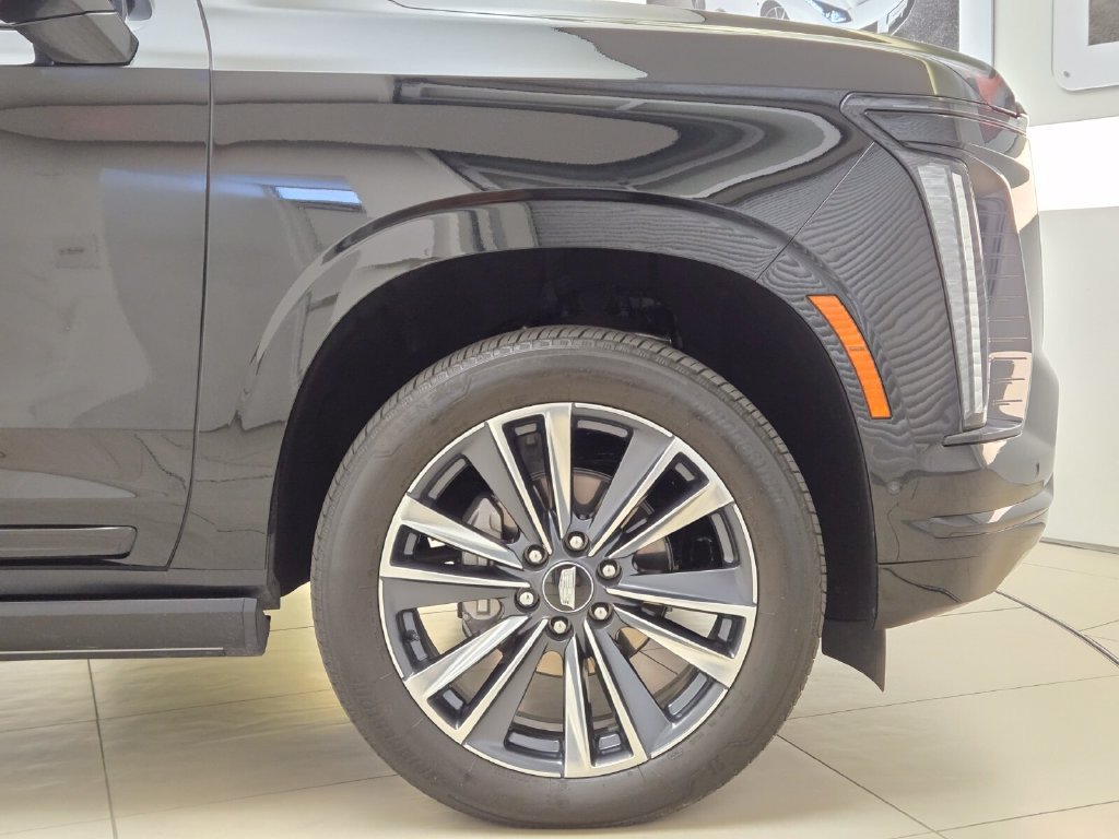 Used 2025 Cadillac Escalade ESV Sport AWD/4WD image 8