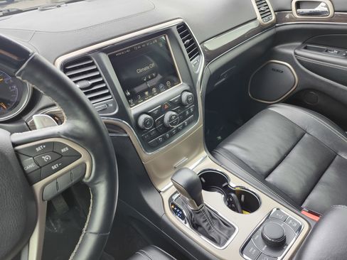 Used 2017 Jeep Grand Cherokee Overland image 36