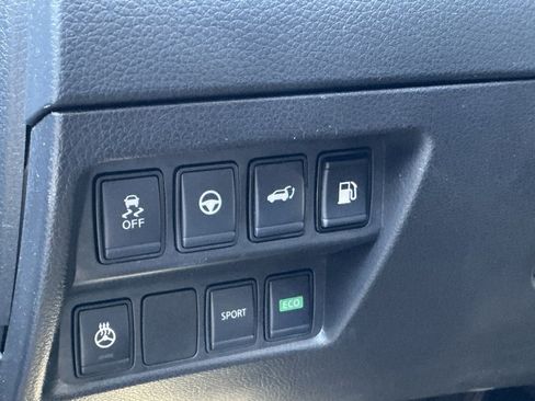 Used 2020 Nissan Rogue SV w/ Premium Package image 7