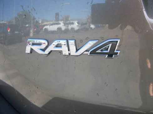 Used 2013 Toyota RAV4 XLE AWD/4WD image 8