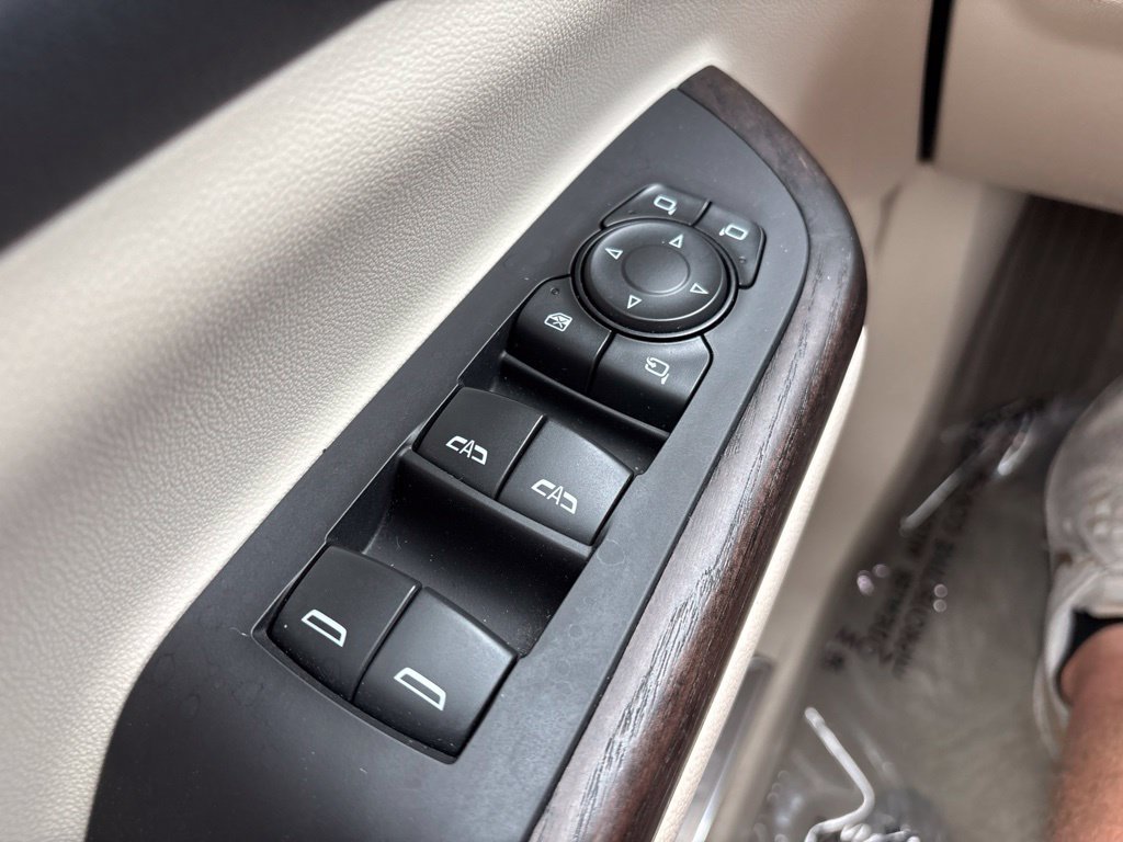 Used 2023 GMC Acadia Denali AWD/4WD image 18