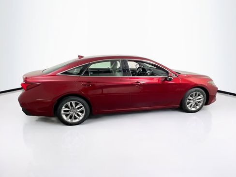 Used 2021 Toyota Avalon XLE w/ Moonroof Package image 4
