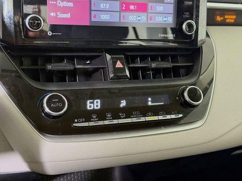 Used 2022 Toyota Corolla LE image 16