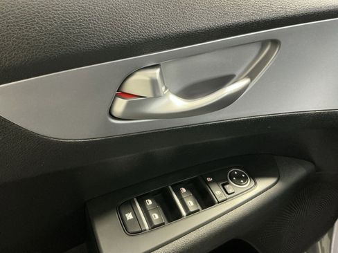 Used 2023 Kia Forte LXS w/ LXS Technology Package image 16