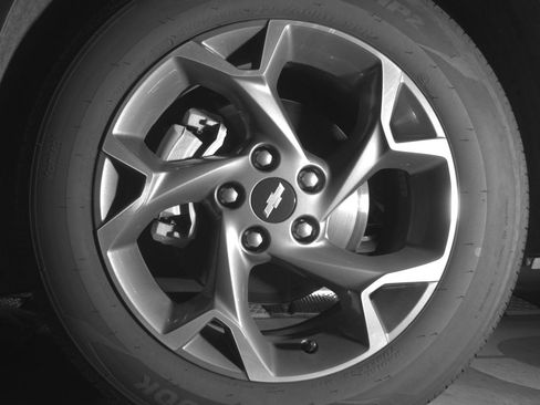 Used 2025 Chevrolet Trax LT FWD image 9