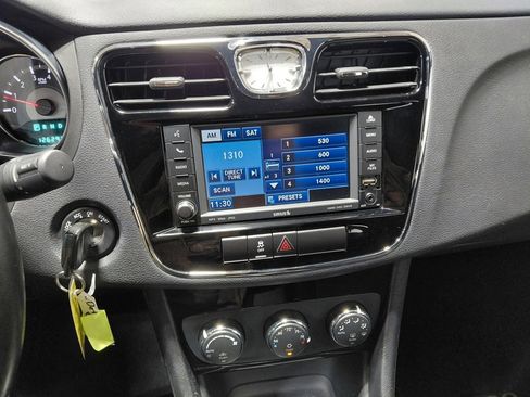 Used 2011 Chrysler 200 Touring image 29