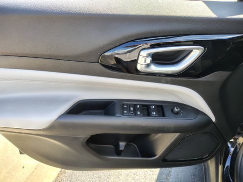 Certified 2024 Jeep Compass Limited AWD/4WD image 17