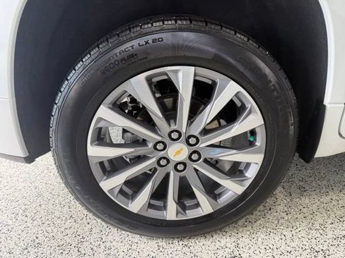Used 2023 Chevrolet Traverse Premier AWD/4WD image 37