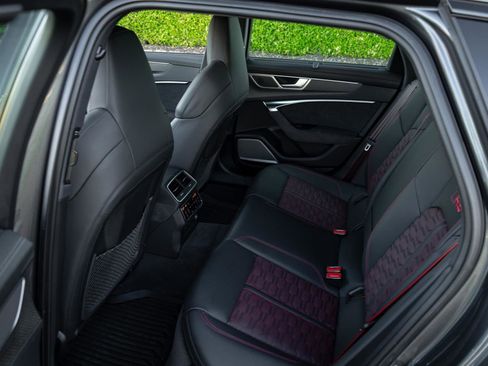 Certified 2024 Audi RS 6 performance AWD/4WD image 39